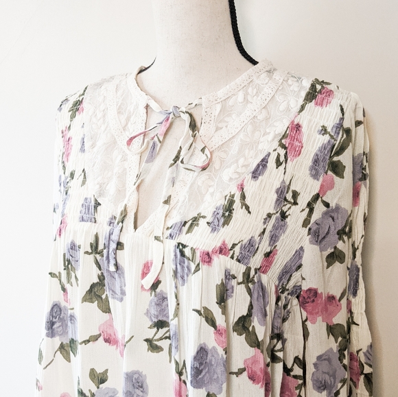NWT Floral and Lace Tunic - Picture 2 of 6